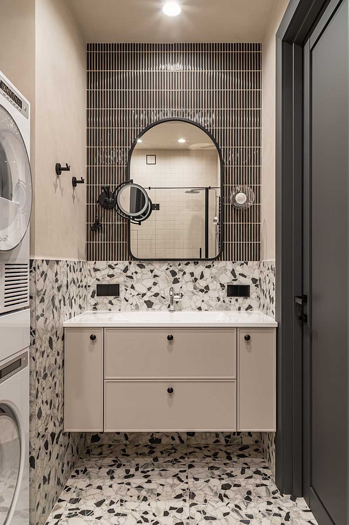 Zöld, szürke, bézs, terrazzo és rejtett tárolórendszerek 75 m2-en Zöld, szürke, bézs, terrazzo és rejtett tárolórendszerek 75 m2-en