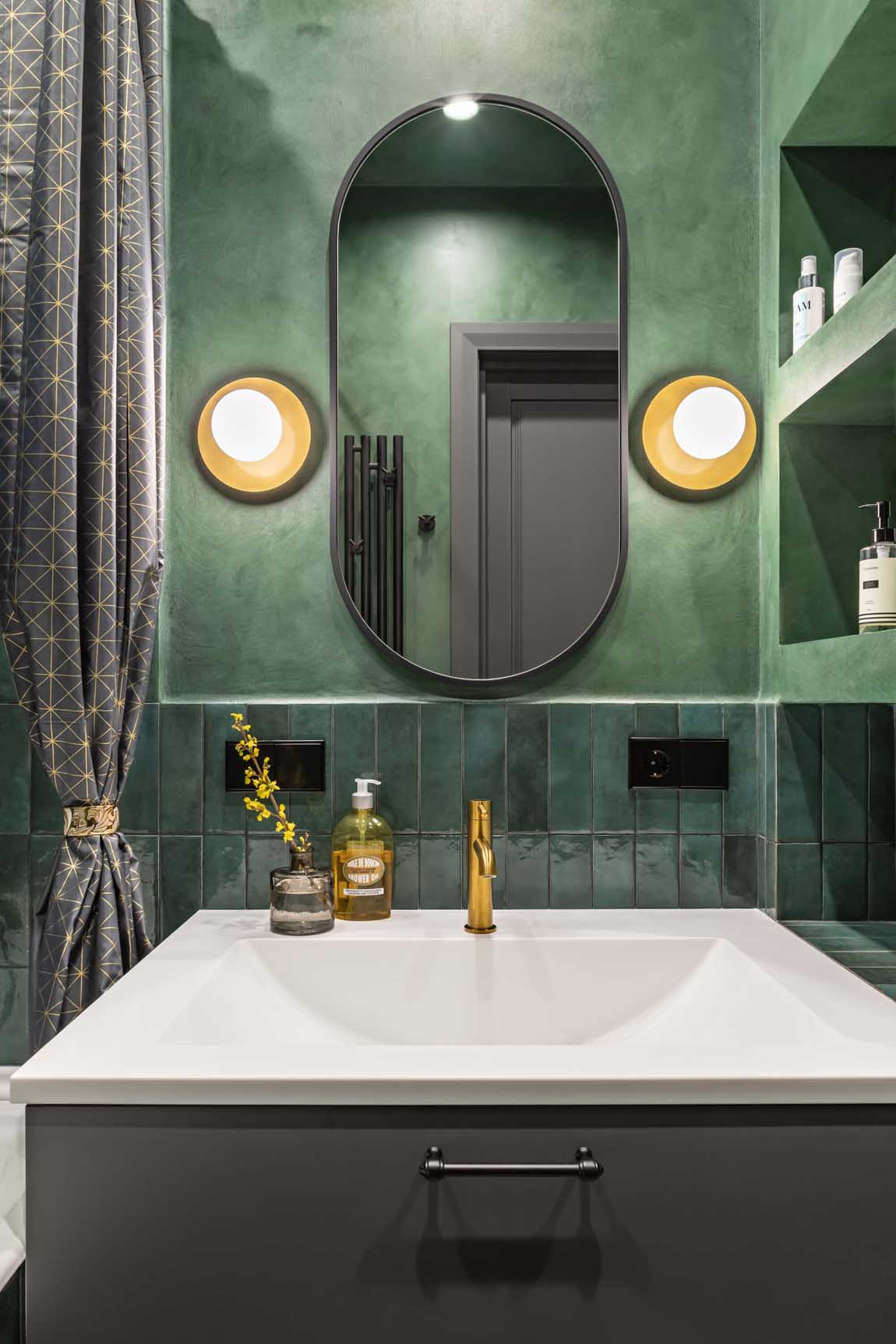 Zöld, szürke, bézs, terrazzo és rejtett tárolórendszerek 75 m2-en Zöld, szürke, bézs, terrazzo és rejtett tárolórendszerek 75 m2-en