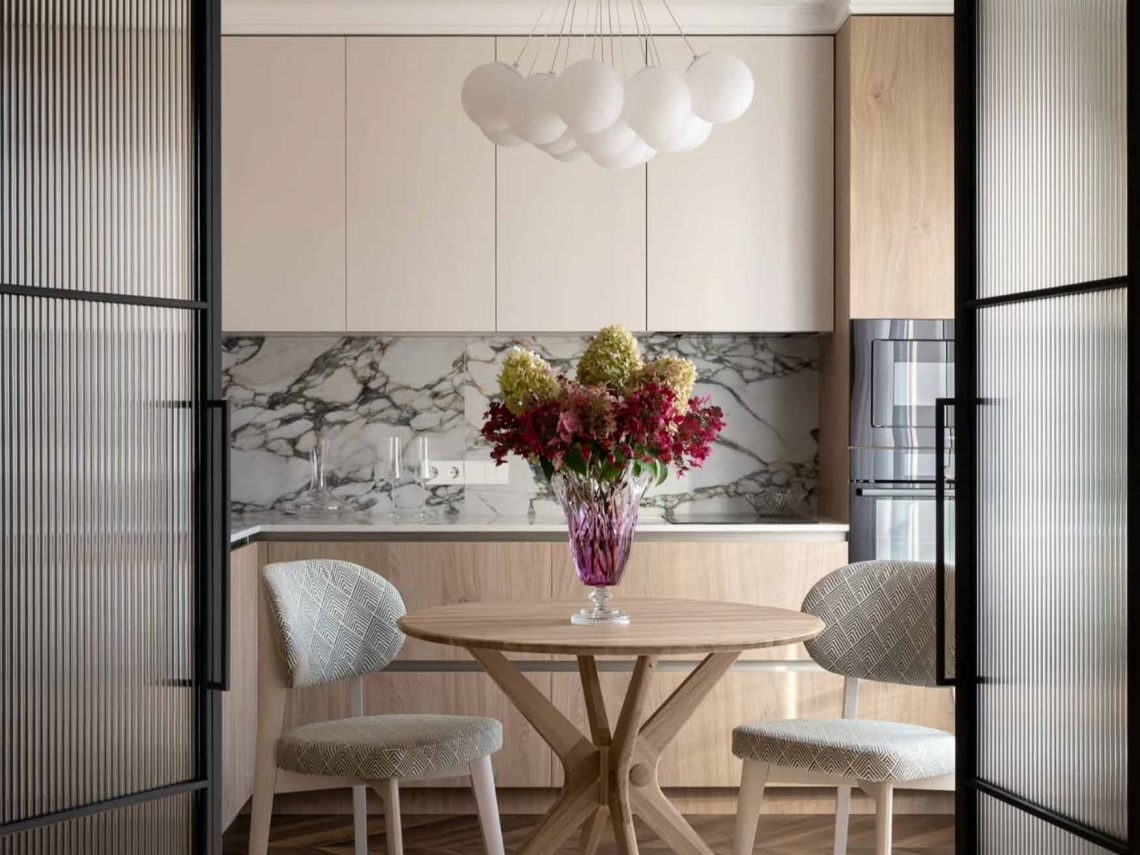 Párizsi elegancia 62 négyzetméteren - fény és textúrák játéka