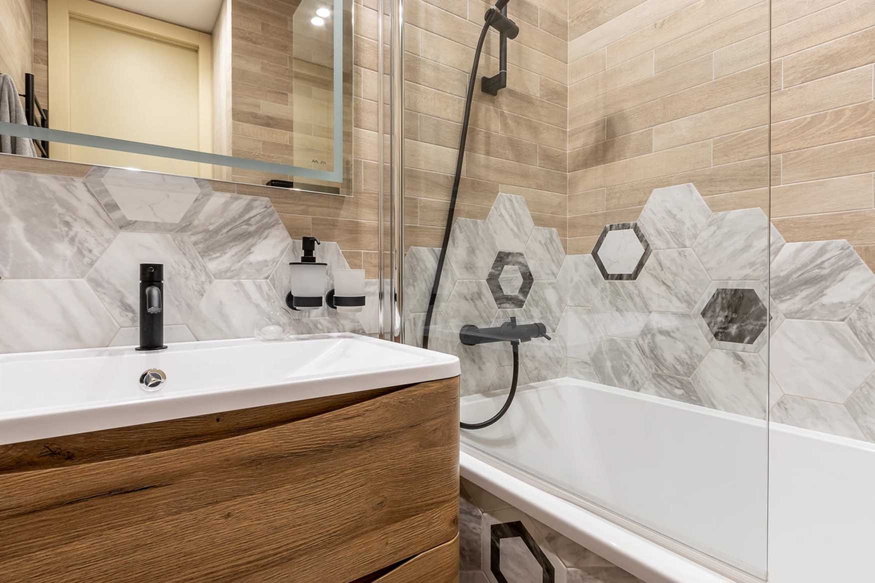 Púderes-kávészínű falfestés, nyitottság és textúrák házaspár 60 m2-es lakásában Púderes-kávészínű falfestés, nyitottság és textúrák házaspár 60 m2-es lakásában