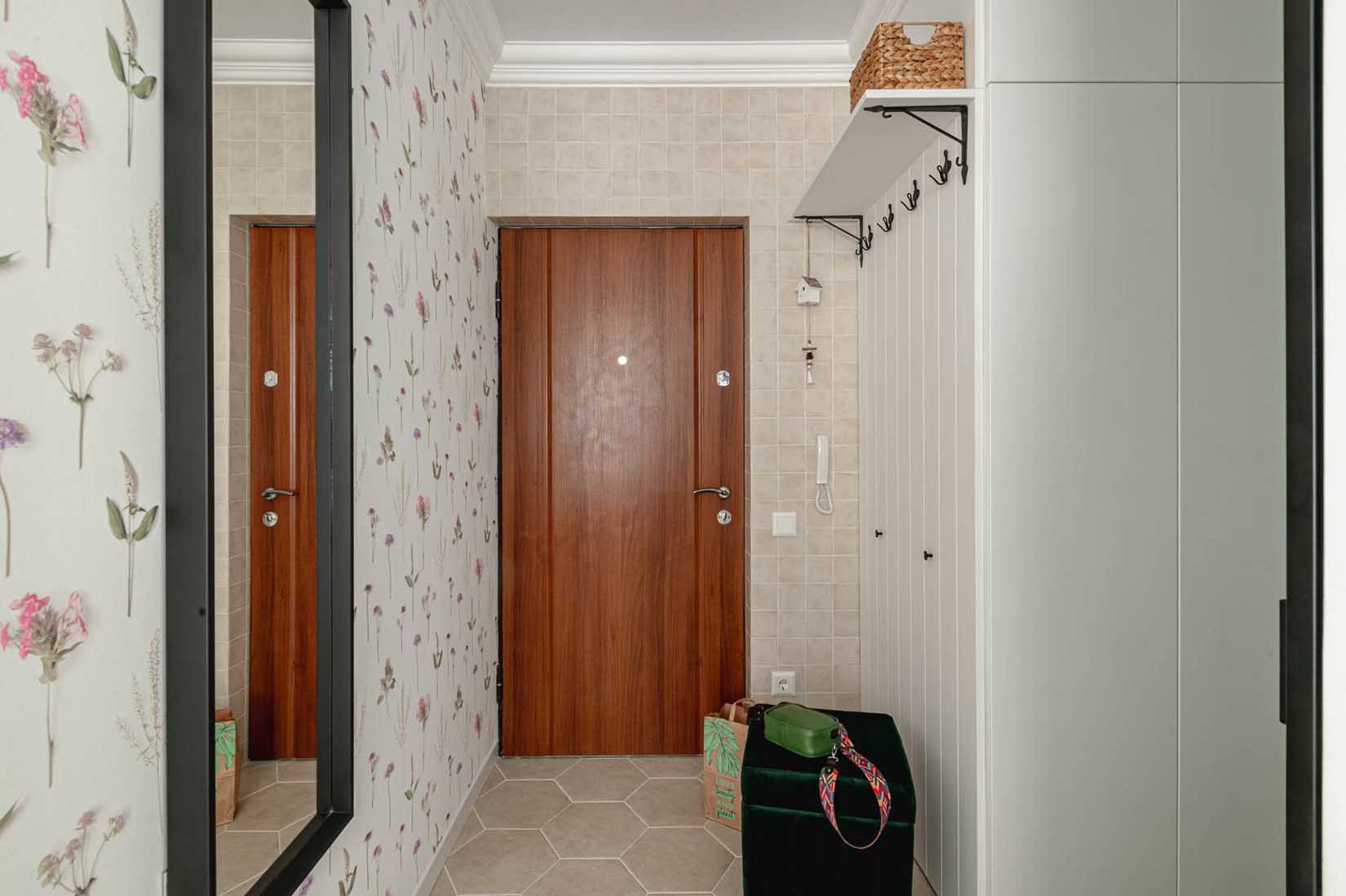 Funkcionalitás praktikus térszervezéssel és frissesség zöld árnyalatokkal Funkcionalitás praktikus térszervezéssel és frissesség zöld árnyalatokkal