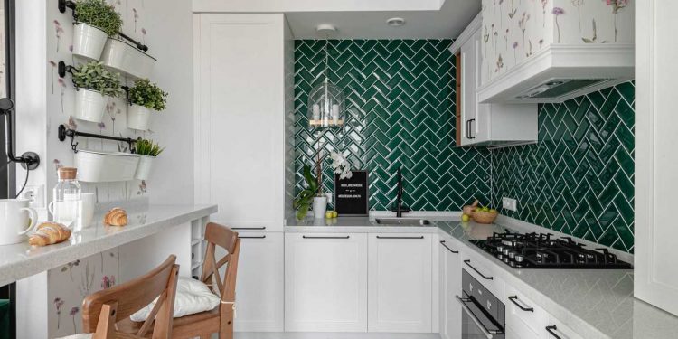 Funkcionalitás praktikus térszervezéssel és frissesség zöld árnyalatokkal