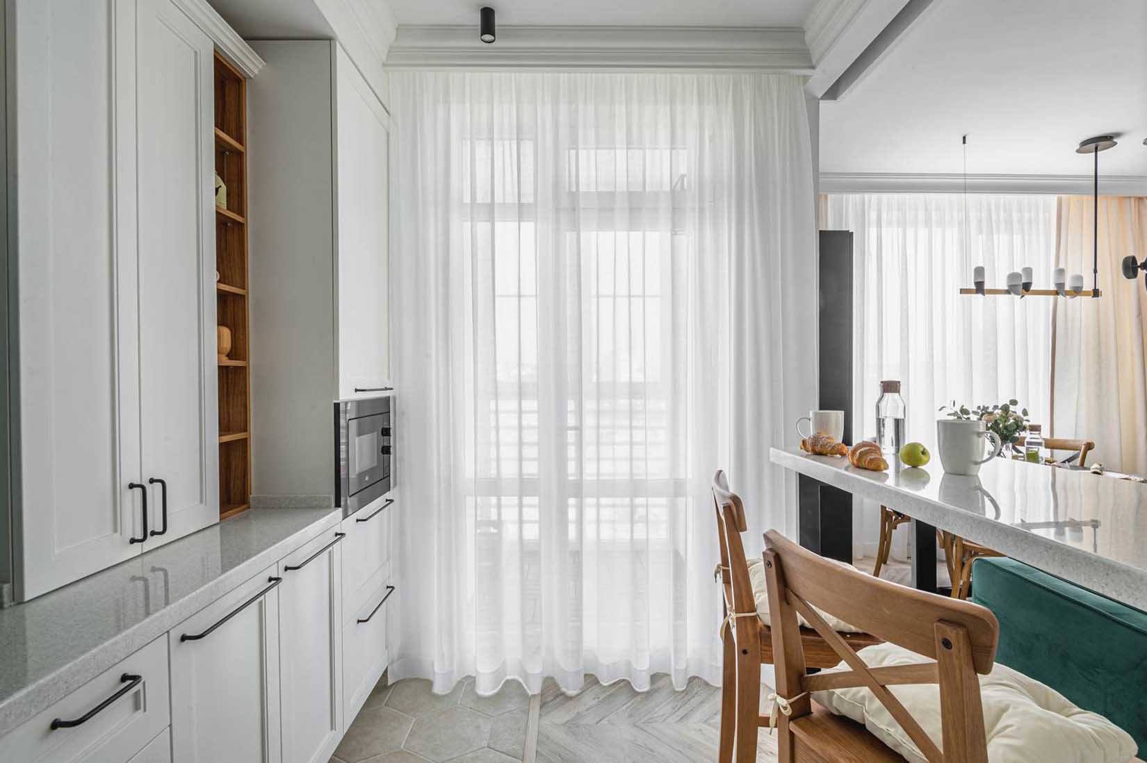 Funkcionalitás praktikus térszervezéssel és frissesség zöld árnyalatokkal Funkcionalitás praktikus térszervezéssel és frissesség zöld árnyalatokkal