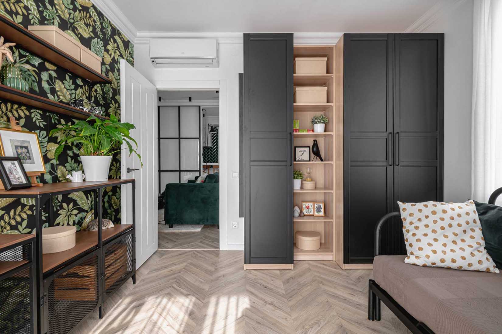 Funkcionalitás praktikus térszervezéssel és frissesség zöld árnyalatokkal Funkcionalitás praktikus térszervezéssel és frissesség zöld árnyalatokkal