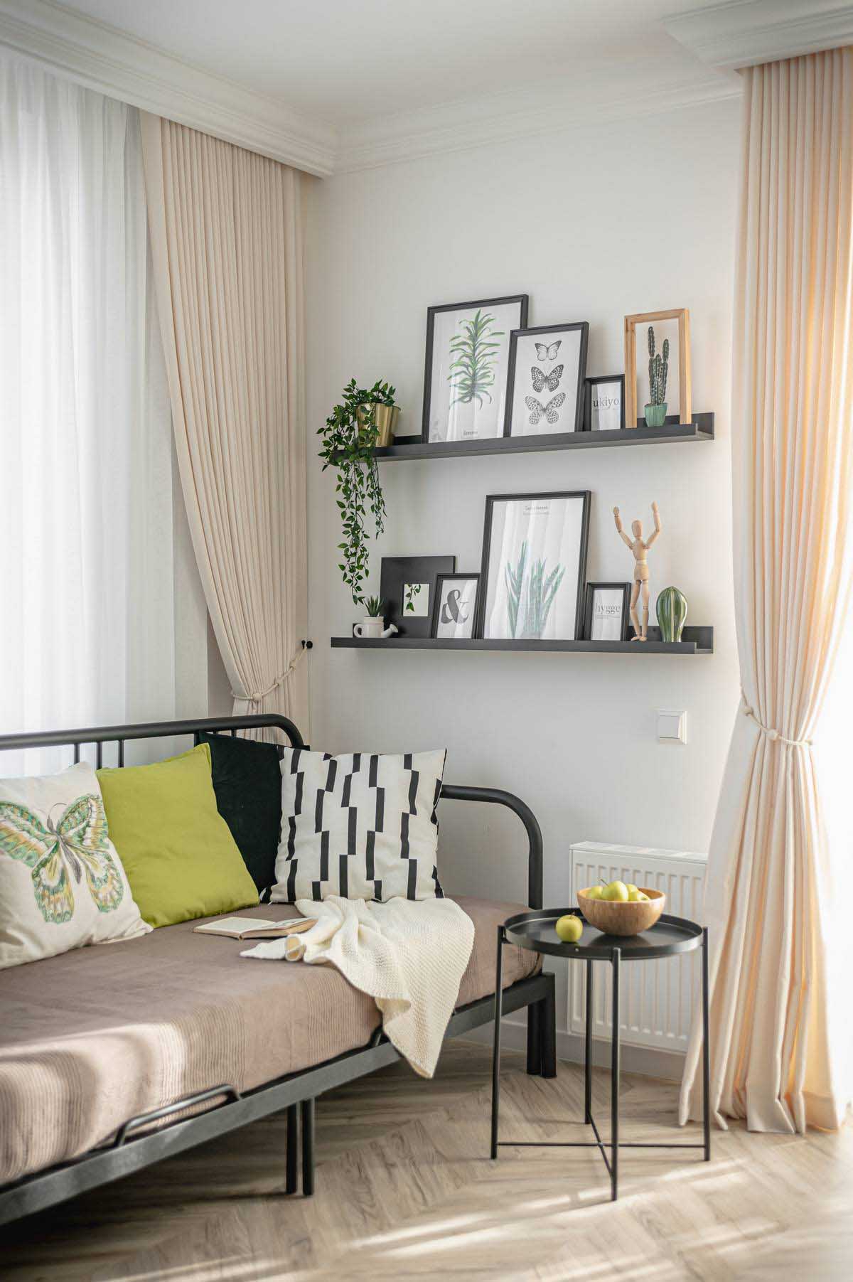 Funkcionalitás praktikus térszervezéssel és frissesség zöld árnyalatokkal Funkcionalitás praktikus térszervezéssel és frissesség zöld árnyalatokkal