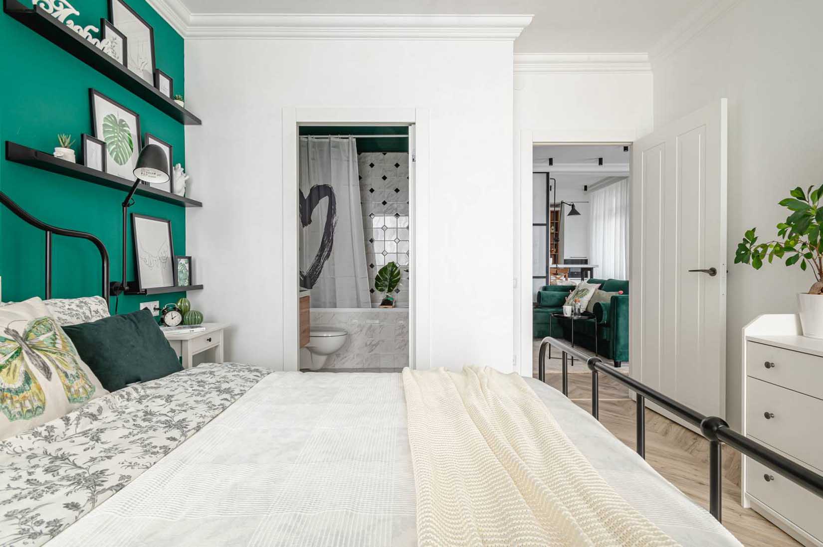 Funkcionalitás praktikus térszervezéssel és frissesség zöld árnyalatokkal Funkcionalitás praktikus térszervezéssel és frissesség zöld árnyalatokkal