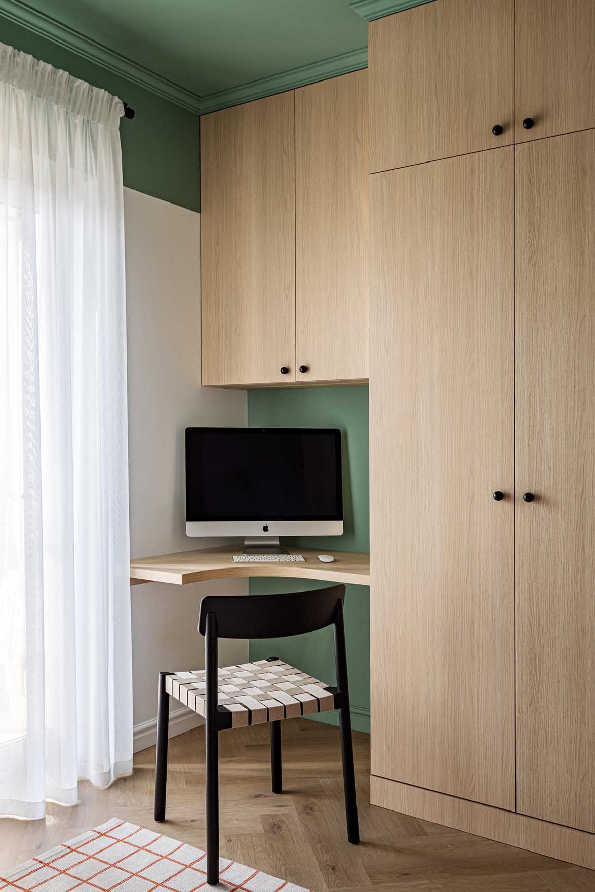 50 m2-en kisgyermekes család: színes mennyezetek, okos zónázás 50 m2-en kisgyermekes család: színes mennyezetek, okos zónázás