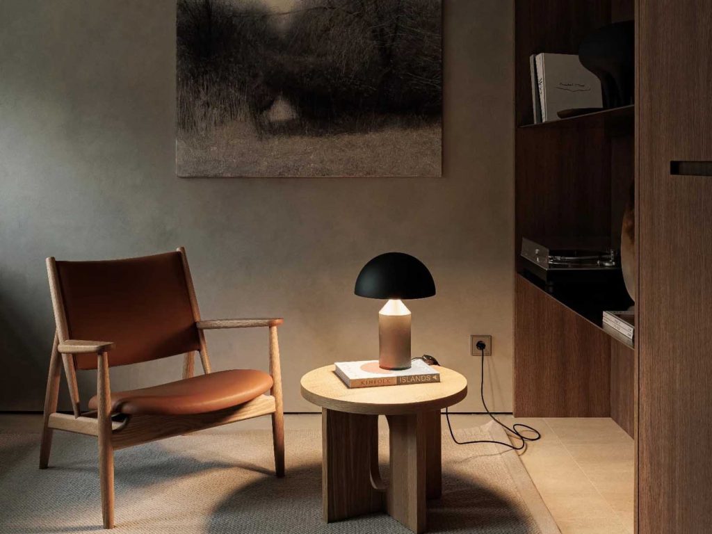 Mikrocement a falakon, monokróm színpaletta és greslapok