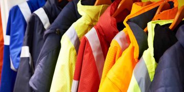 Téli munkaruha: amikor a meleg ugyanolyan fontos, mint a biztonság