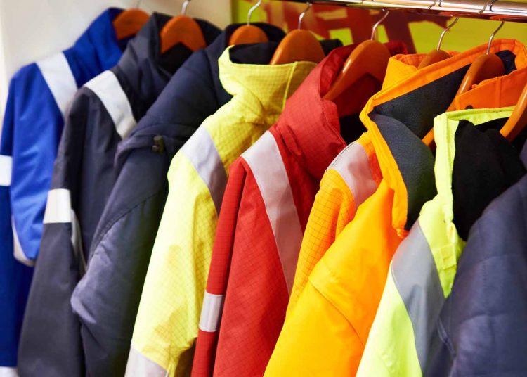 Téli munkaruha: amikor a meleg ugyanolyan fontos, mint a biztonság