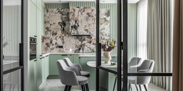 Természetes színek és finom eklektika egy sokoldalú élettérben