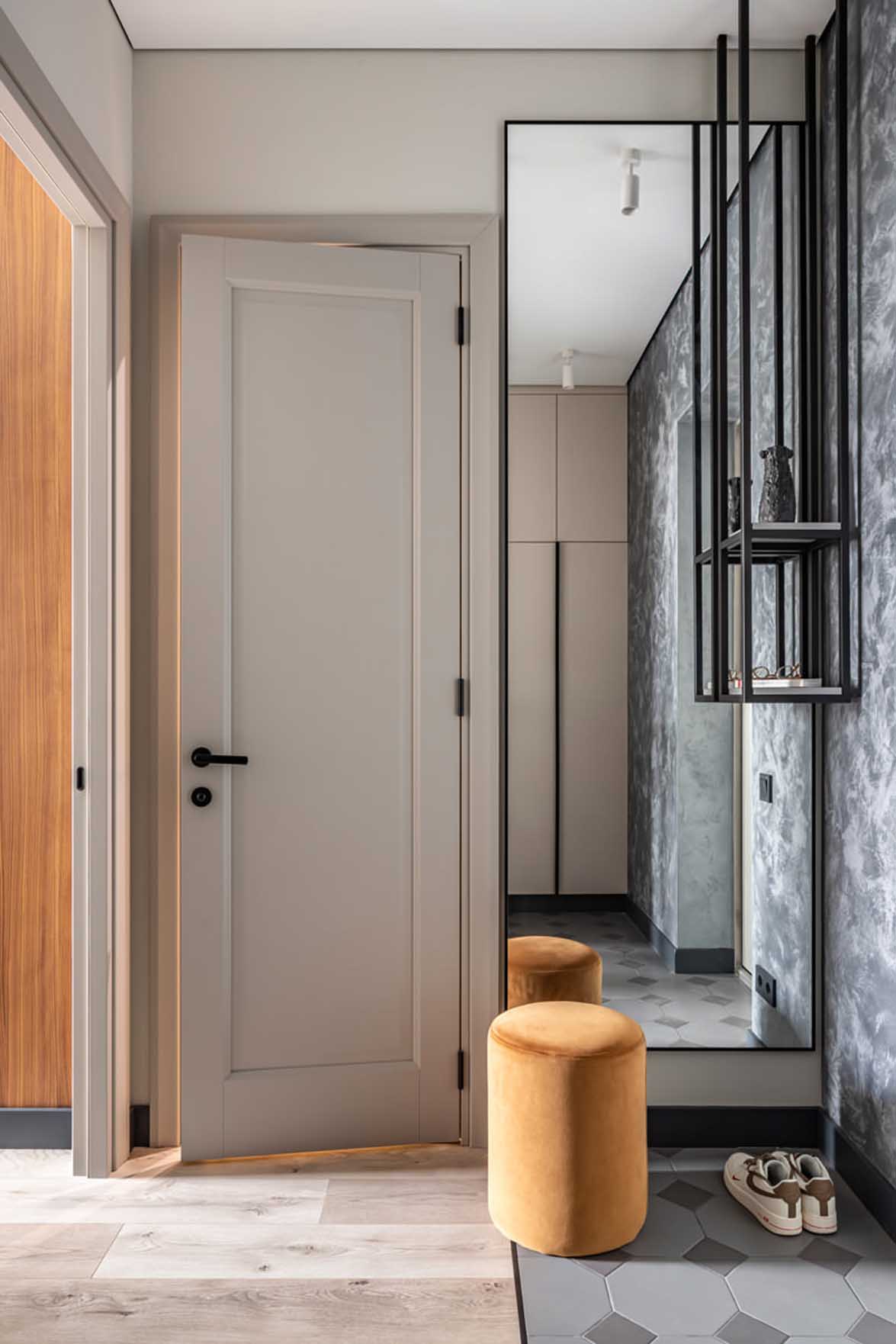 Bauhaus stílusjegyek, hűvös tónusok és élénk kontrasztok Bauhaus stílusjegyek, hűvös tónusok és élénk kontrasztok