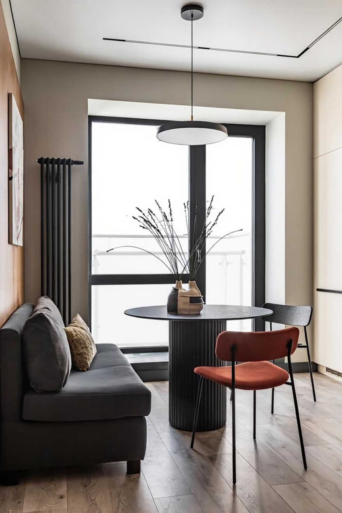 Bauhaus stílusjegyek, hűvös tónusok és élénk kontrasztok Bauhaus stílusjegyek, hűvös tónusok és élénk kontrasztok