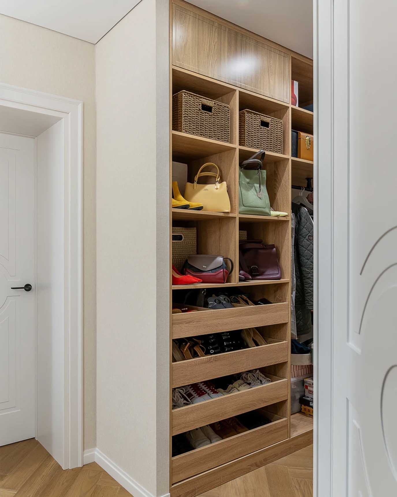 Kis egyszintes családi ház modern, otthonos berendezése: Kis egyszintes családi ház modern, otthonos berendezése: