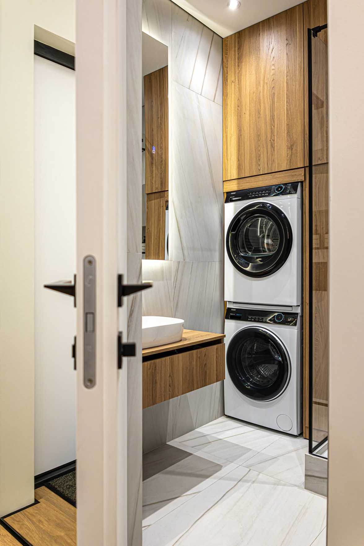 Elegáns szálloda minimalista stílusában berendezett lakás