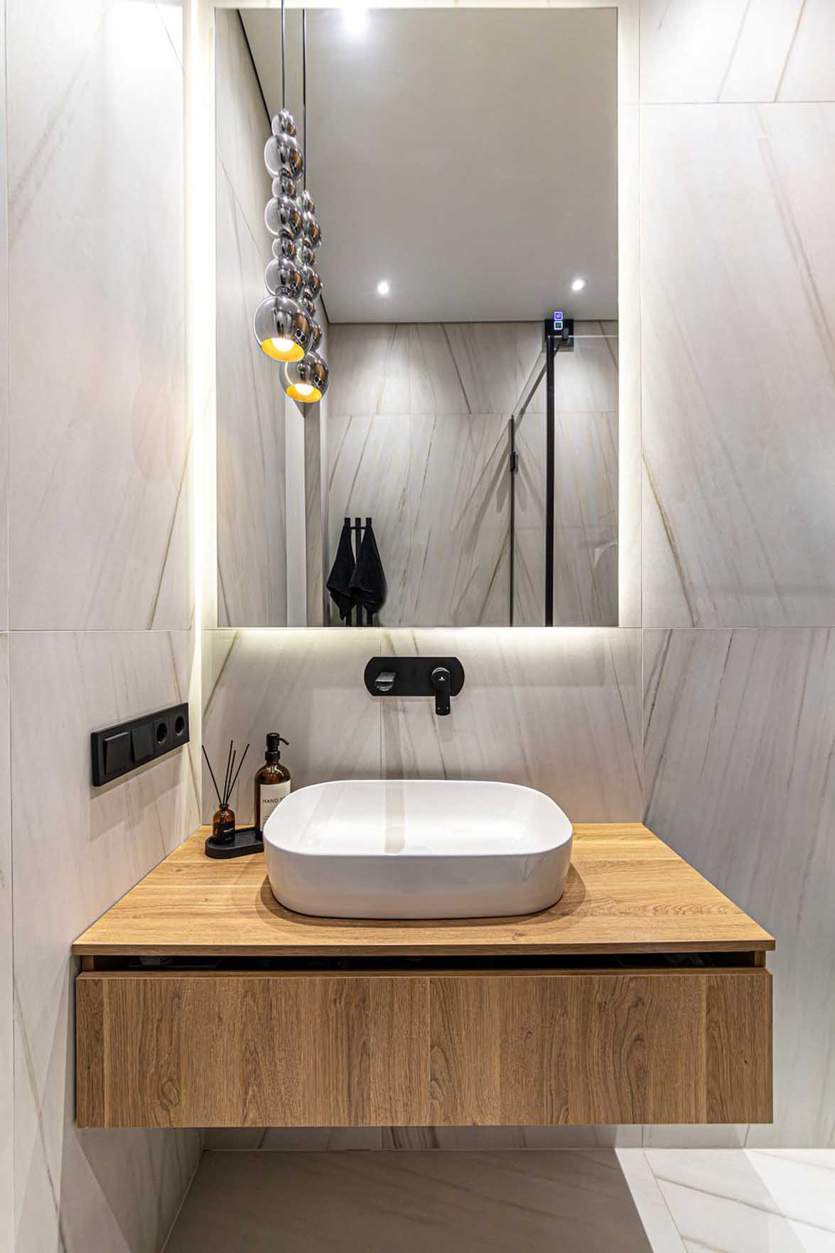 Elegáns szálloda minimalista stílusában berendezett lakás