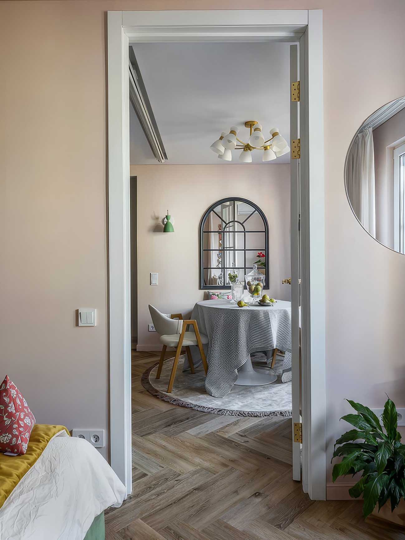 Életöröm és francia sikk kétszobás lakásban Életöröm és francia sikk kétszobás lakásban