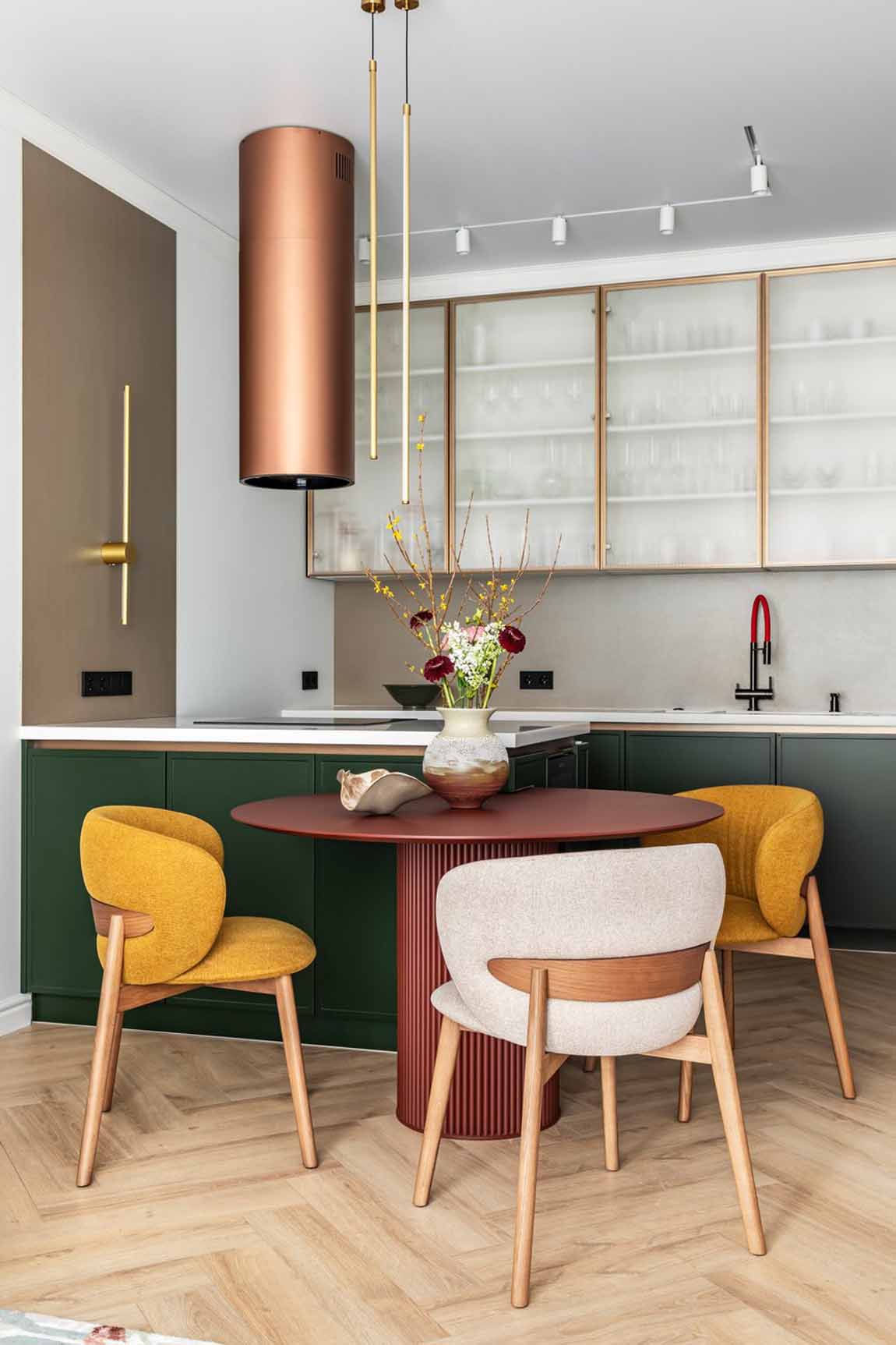 Klasszikus alapok és színes harmónia 78 m2-en Klasszikus alapok és színes harmónia 78 m2-en