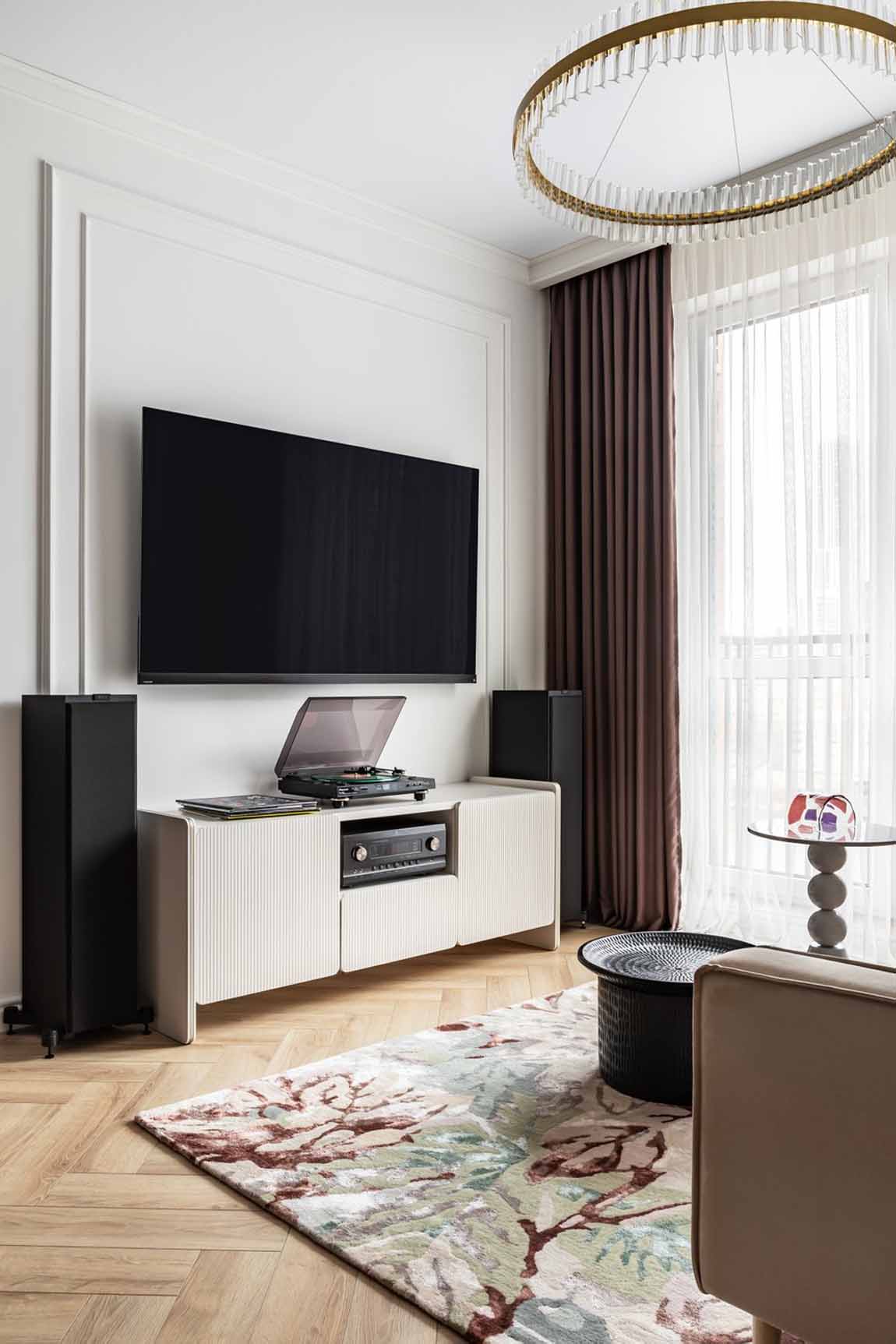 Klasszikus alapok és színes harmónia 78 m2-en Klasszikus alapok és színes harmónia 78 m2-en