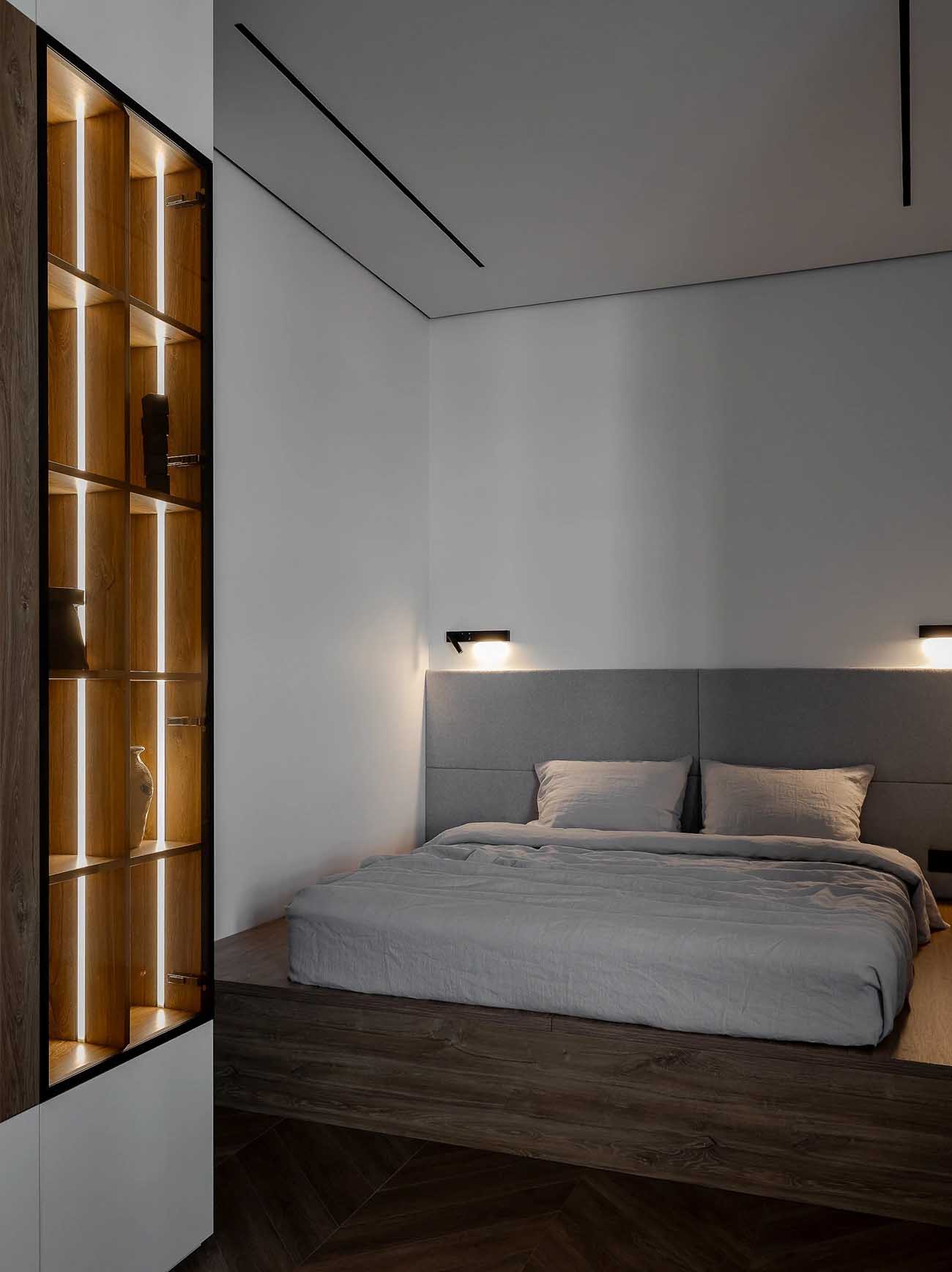 Rejtett gardróbhelyiség és nyitott, minimalista tér