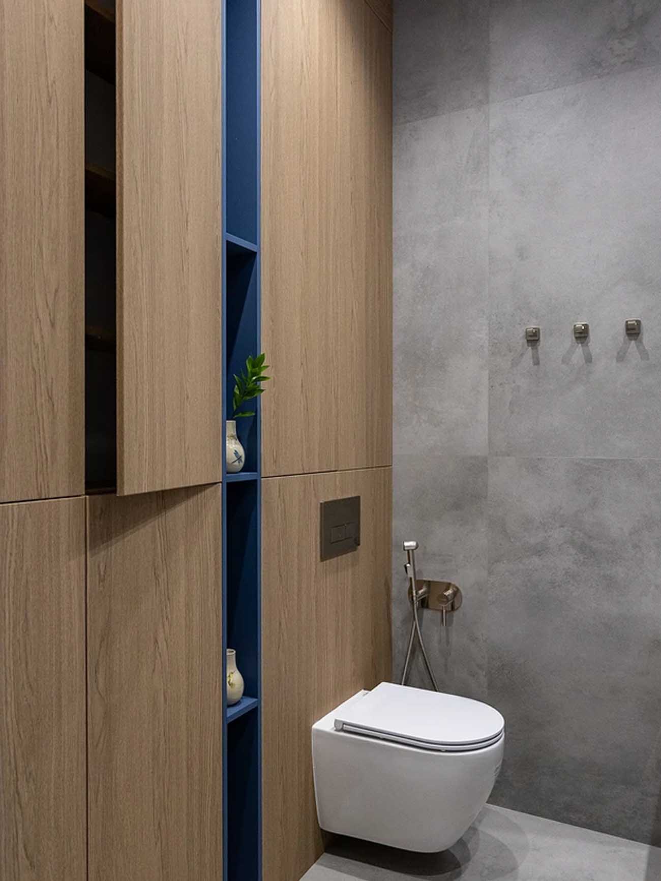 Rejtett gardróbhelyiség és nyitott, minimalista tér