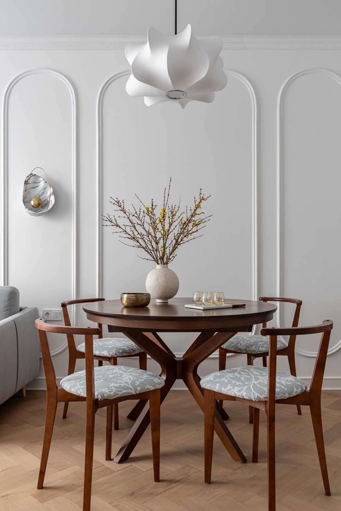 Romantikus részletekkel finomított minimalizmus Romantikus részletekkel finomított minimalizmus