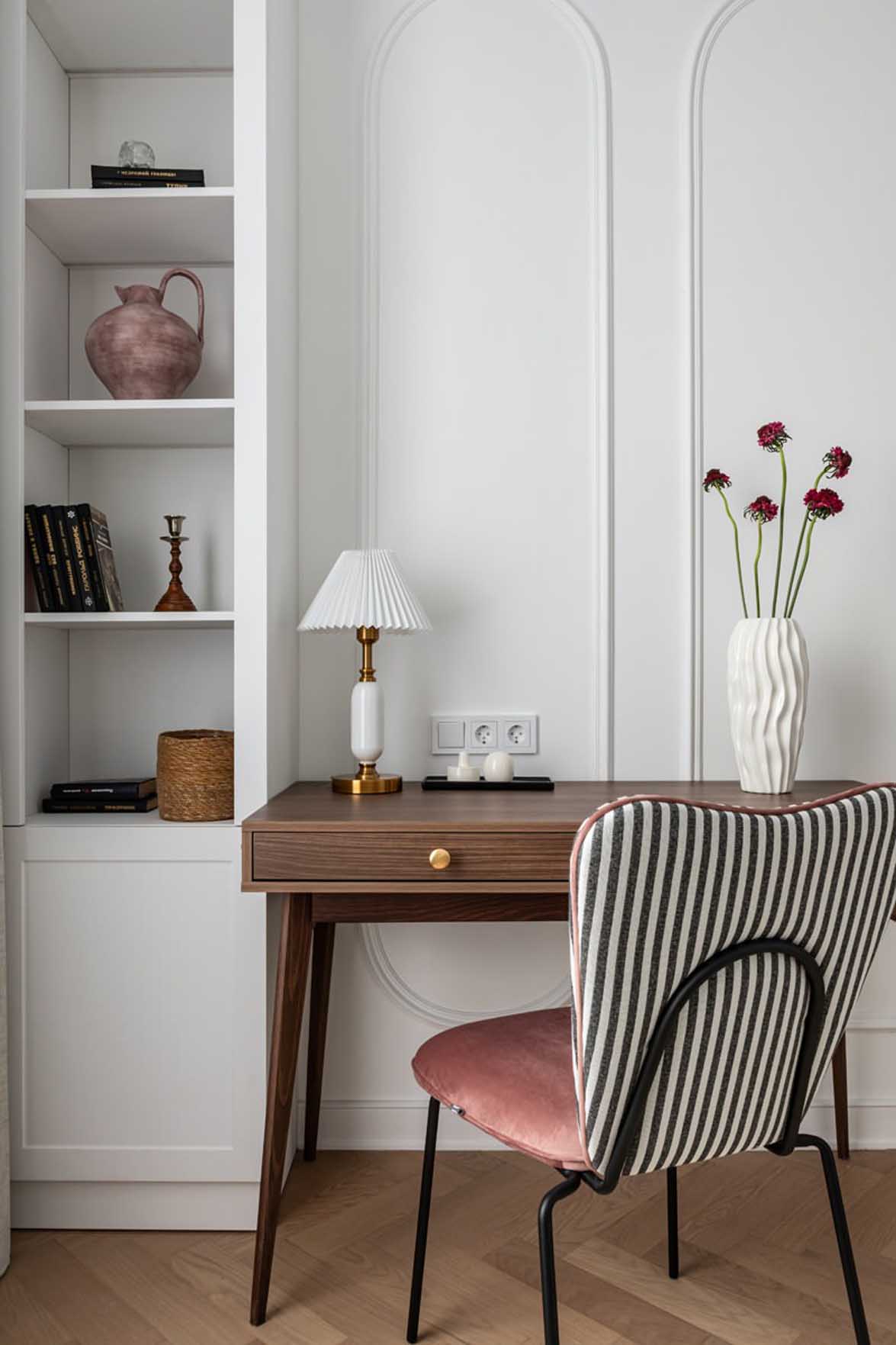 Romantikus részletekkel finomított minimalizmus Romantikus részletekkel finomított minimalizmus