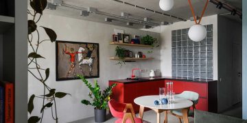 Színes zónák, nyers beton felületek, üvegtégla 48 m2-en