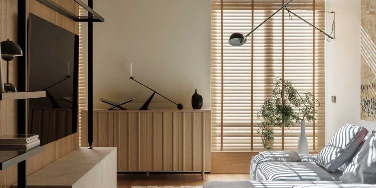 Természetesség és finom tapinthatóság tetőtéri lakásban