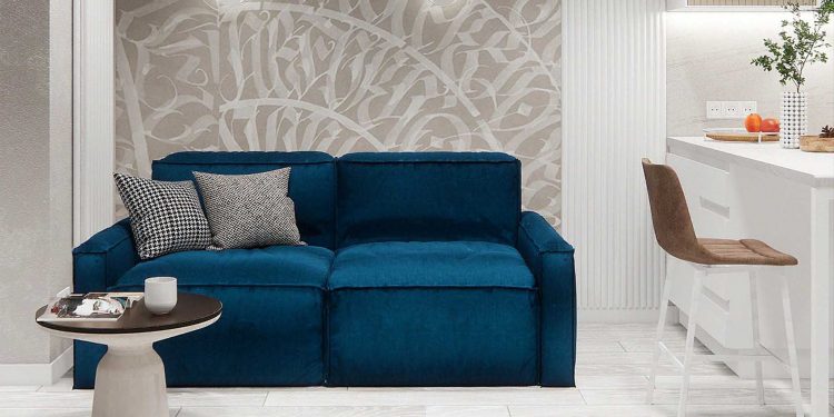 Modern otthon semleges színpalettával és tengerkék kiegészítőkkel