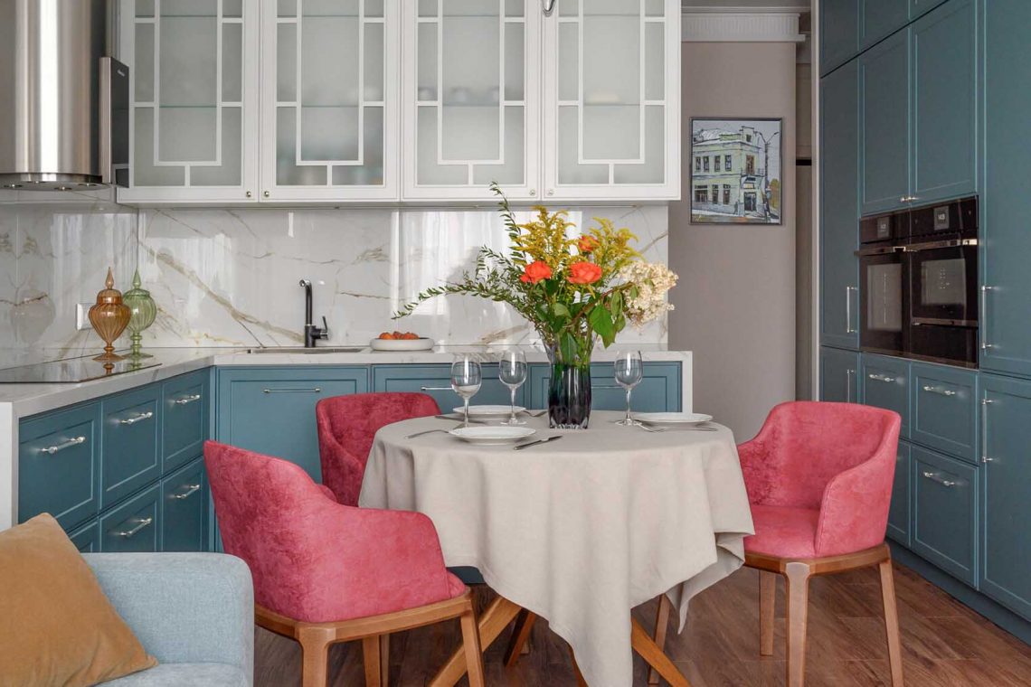 Elegáns neoklasszikus otthon 50 m2-en parafa padlóval