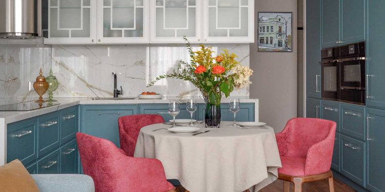 Elegáns neoklasszikus otthon 50 m2-en parafa padlóval