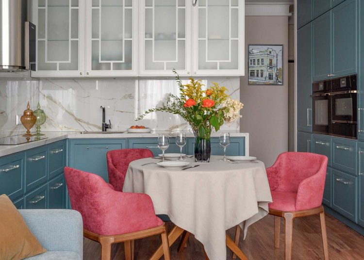 Elegáns neoklasszikus otthon 50 m2-en parafa padlóval