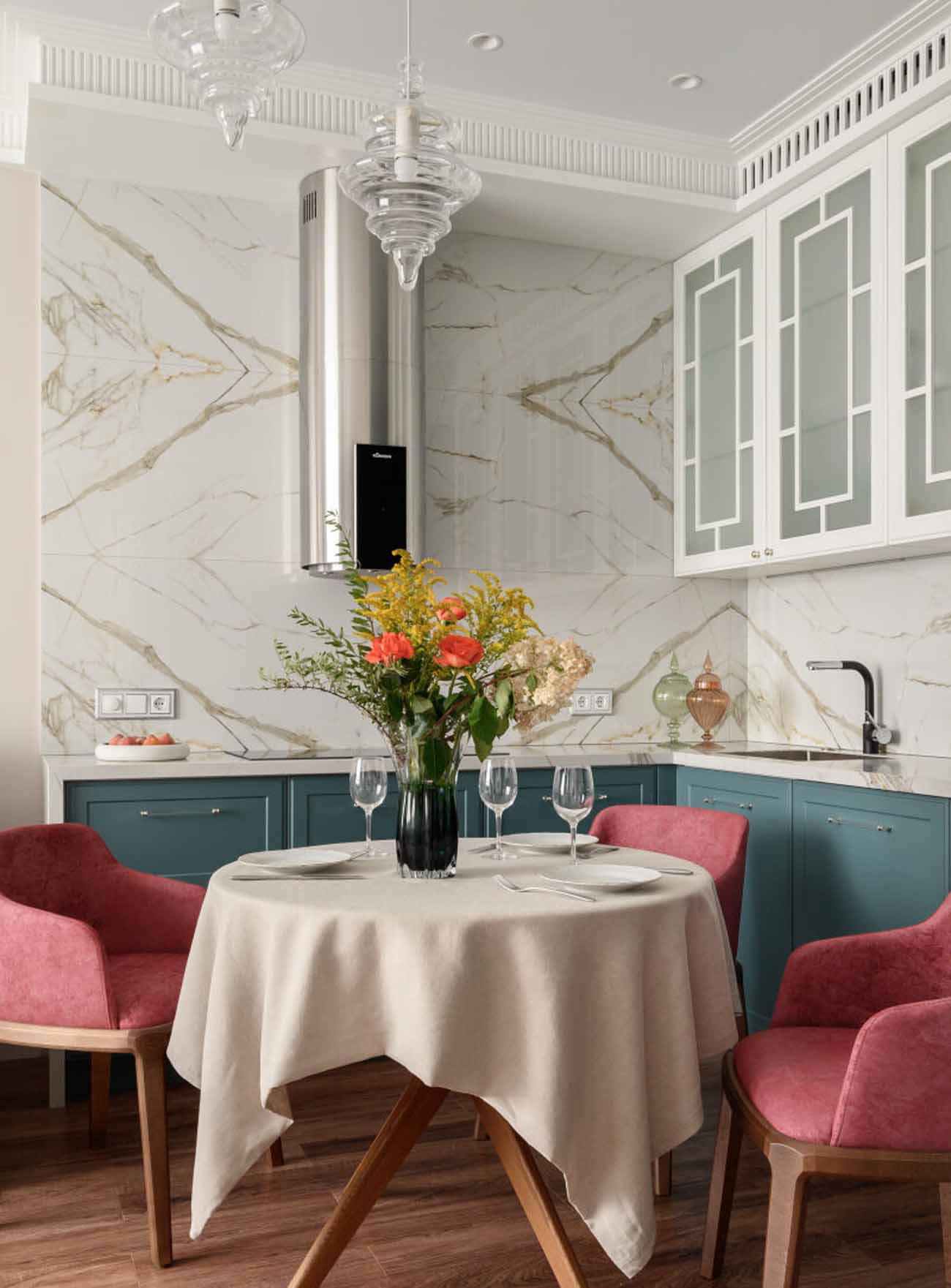 Elegáns neoklasszikus otthon 50 m2-en parafa padlóval Elegáns neoklasszikus otthon 50 m2-en parafa padlóval