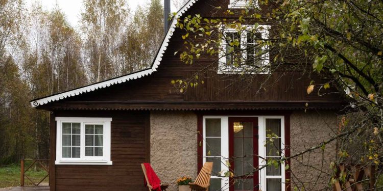 Rusztikus báj 65 m2-en: elhanyagolt hétvégi ház újjászületése