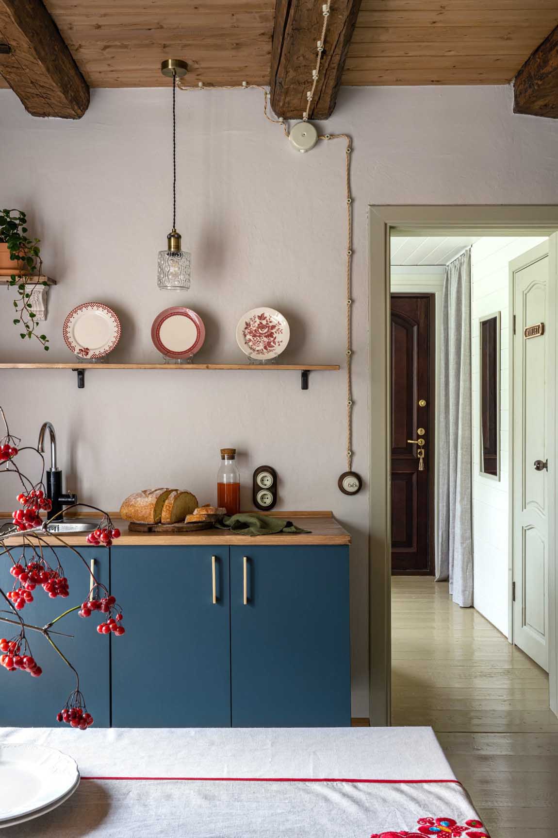 Rusztikus báj 65 m2-en: elhanyagolt hétvégi ház újjászületése Rusztikus báj 65 m2-en: elhanyagolt hétvégi ház újjászületése