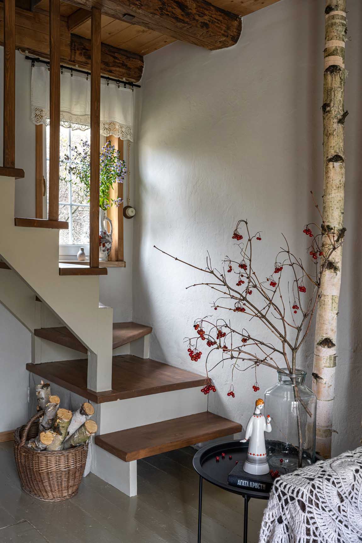 Rusztikus báj 65 m2-en: elhanyagolt hétvégi ház újjászületése