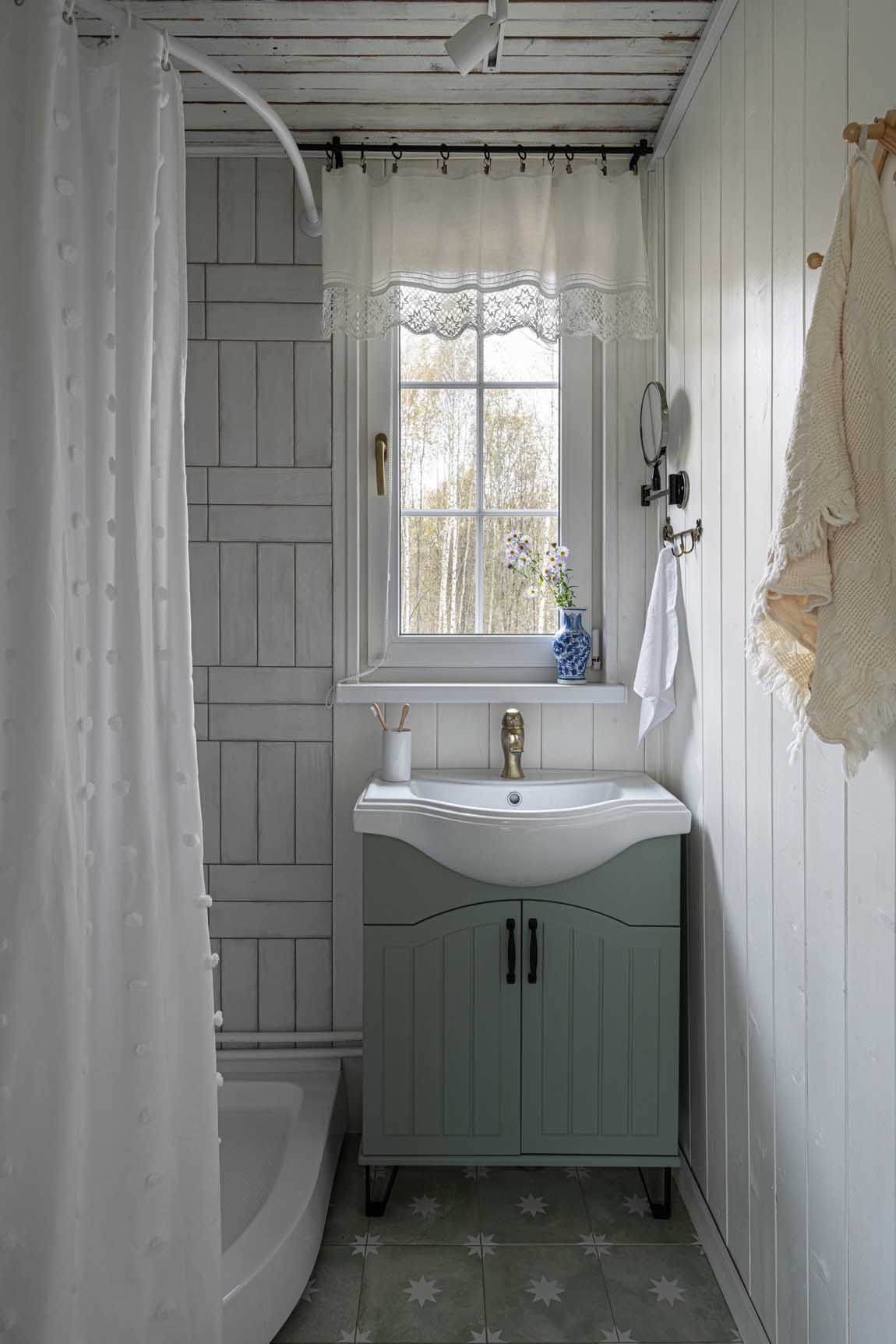 Rusztikus báj 65 m2-en: elhanyagolt hétvégi ház újjászületése Rusztikus báj 65 m2-en: elhanyagolt hétvégi ház újjászületése