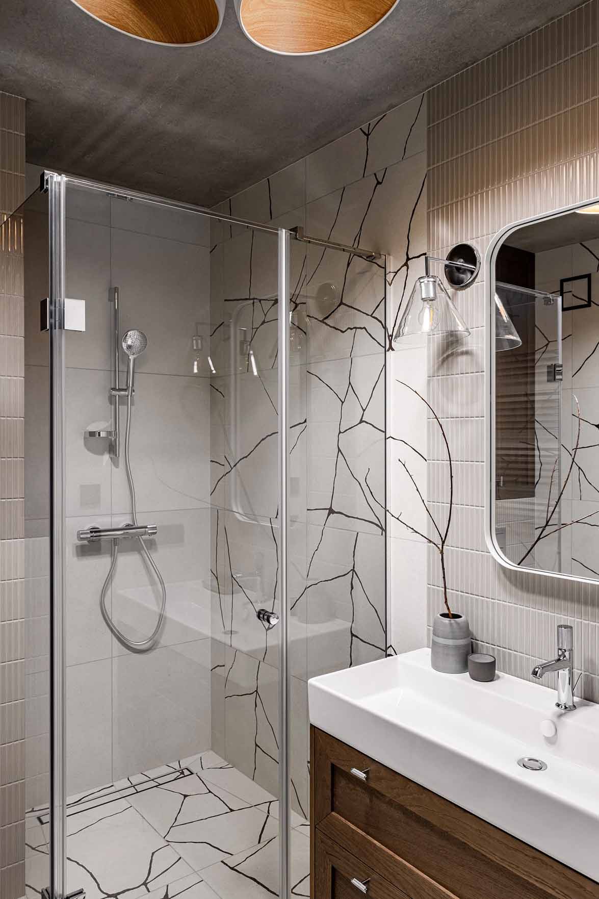 Fém konyha, kézműves Kintsugi csempe, lágy minimál 41 m2-en