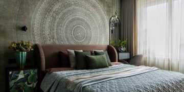 Növényi motívumok és karakteres színek otthonos enteriőrben