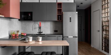 Üvegtéglákkal és textúrákkal komponált otthon