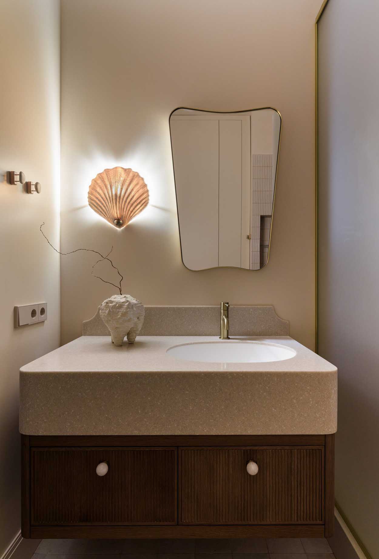 Különleges konyha, kék és bézs árnyalatok 39 m2-en