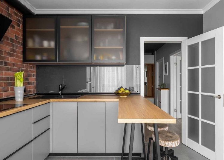 Loft, klasszikus és vidéki stílusok találkozása 65 m2-en