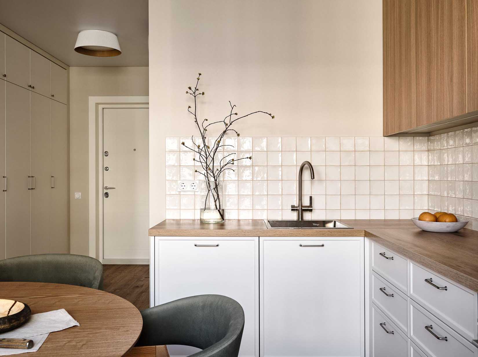 Meleg tónusok, japandi elemek: funkcionális kislakás 40 m2-en Meleg tónusok, japandi elemek: funkcionális kislakás 40 m2-en