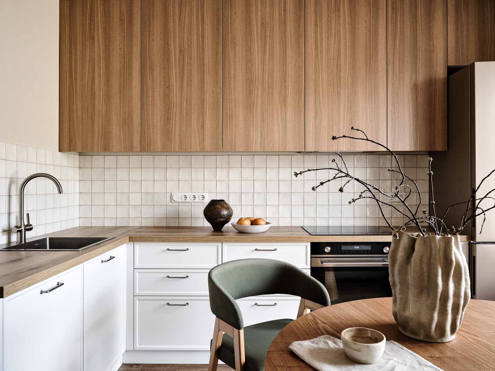 Meleg tónusok, japandi elemek: funkcionális kislakás 40 m2-en Meleg tónusok, japandi elemek: funkcionális kislakás 40 m2-en