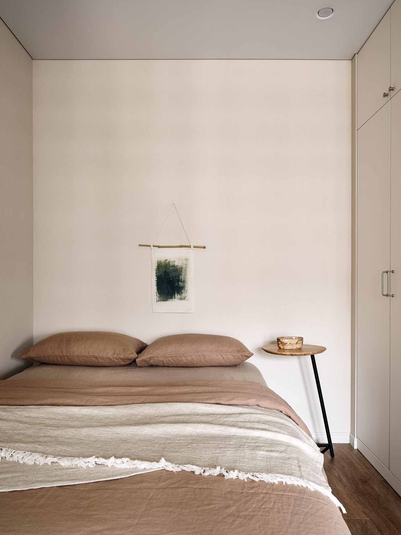 Meleg tónusok, japandi elemek: funkcionális kislakás 40 m2-en Meleg tónusok, japandi elemek: funkcionális kislakás 40 m2-en