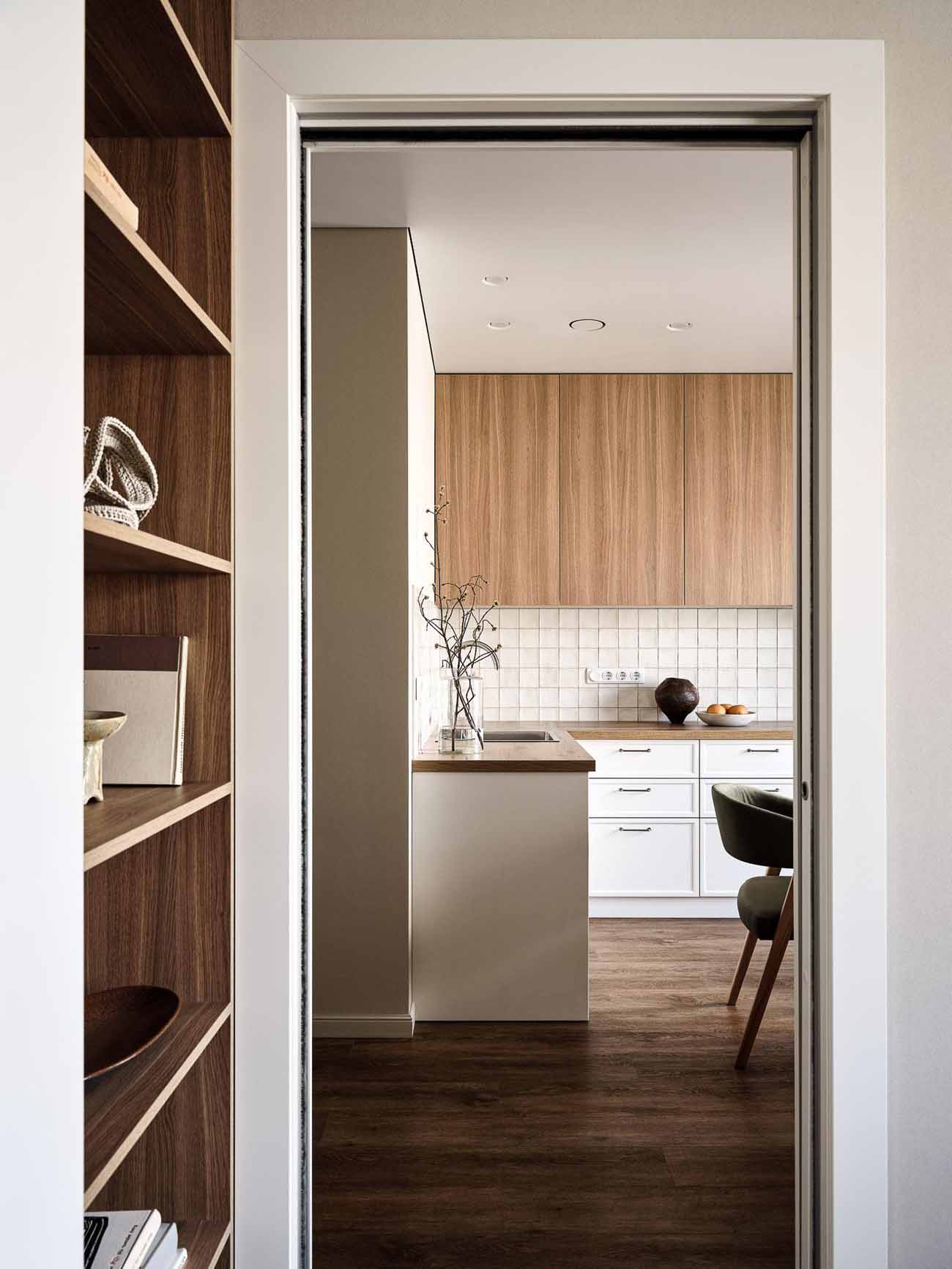 Meleg tónusok, japandi elemek: funkcionális kislakás 40 m2-en Meleg tónusok, japandi elemek: funkcionális kislakás 40 m2-en