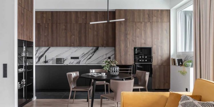 Modern, tágasra hangolt lakás berendezése, 83 m2