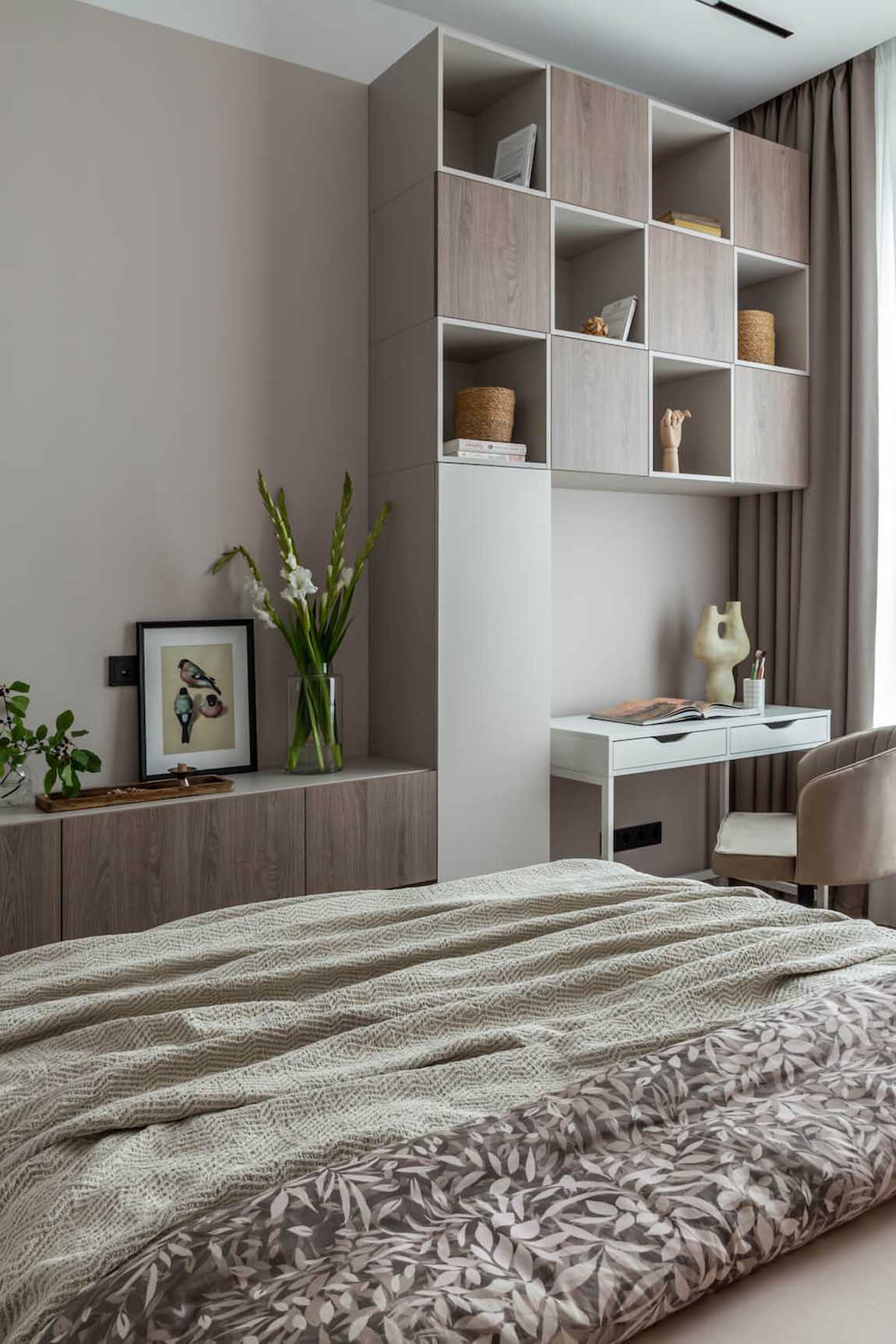 Modern, tágasra hangolt lakás berendezése, 83 m2