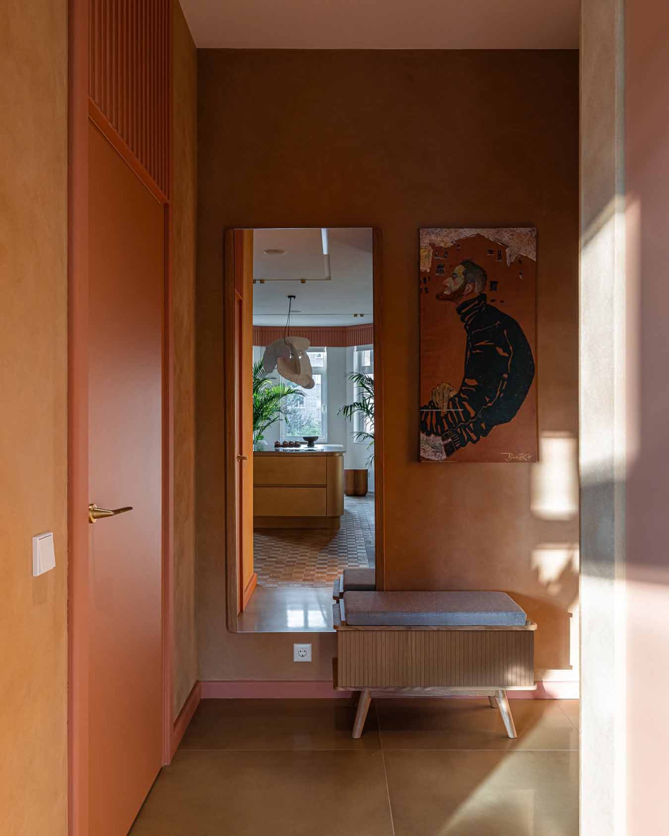 Modernista örökség és funkcionalizmus, földszínek és mikrocement Modernista örökség és funkcionalizmus, földszínek és mikrocement